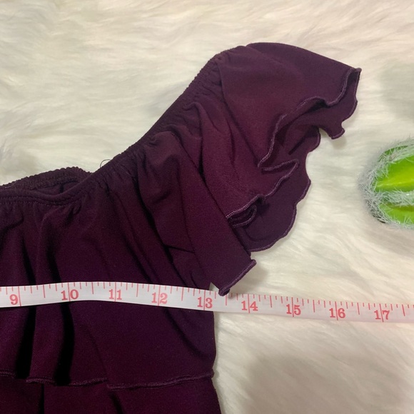 Suzy Sheir off shoulder - Picture 2 of 4